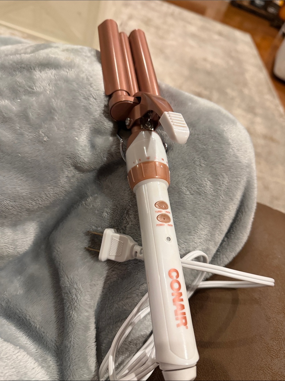 Conair Rose Gold Triple Barrel Waver - White/Rose Gold
